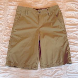 Under Armour Boys Shorts (Size Medium)